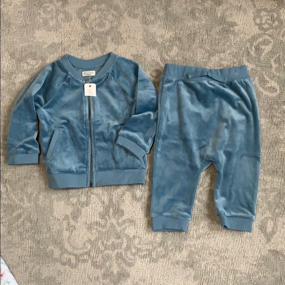 Gymboree baby velour sweat suit 12-18 months